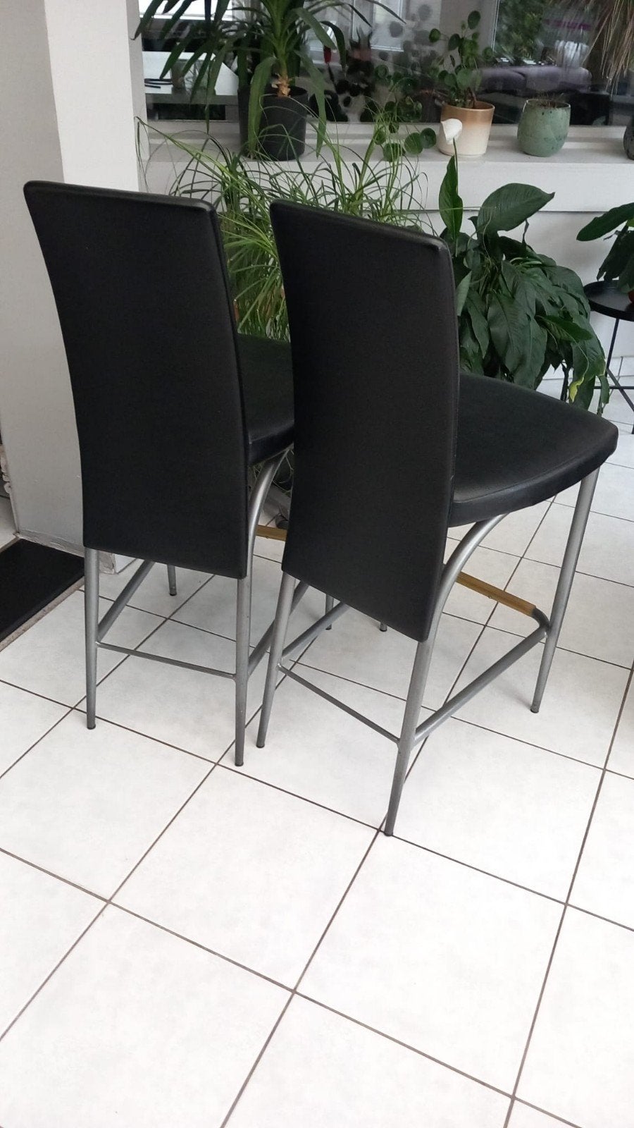 hoge barkrukken met rugleuning, Huis en Inrichting, Ophalen, Met voetsteun, Leer, Zo goed als nieuw