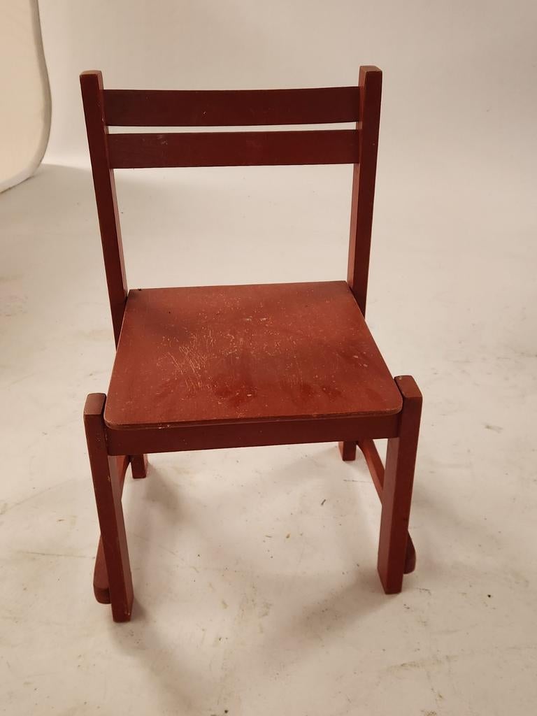 Rode houten kinderstoel, Enlèvement