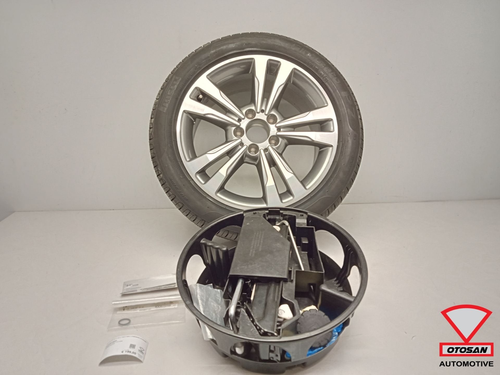 Pneu t Pirelli 17 pouces pour jante Mercedes-Benz Classe E W, Mercedes-Benz AG, Mercedes-Benz, Utilisé, Mercedesstrasse 120
70372  Stuttgart, DE