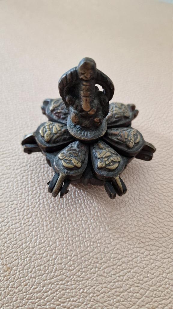 Antieke tikkadoos uit India, Antiek en Kunst, Antiek | Brons en Koper, Ophalen of Verzenden, Brons