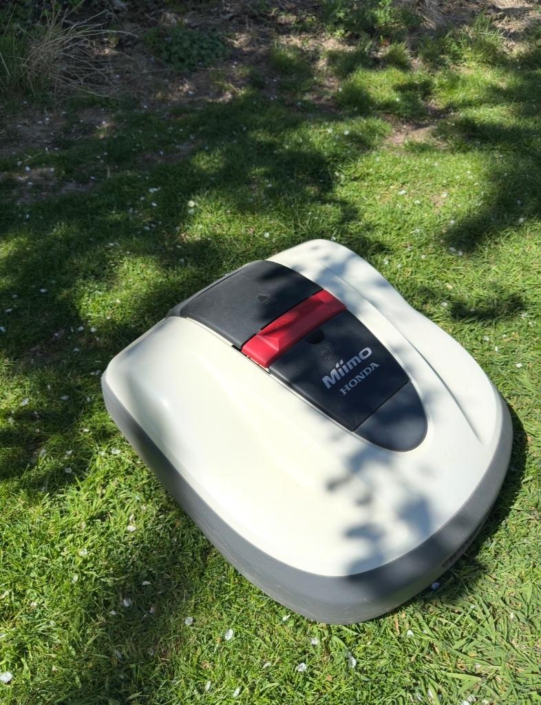 Honda Miimo HRM520 robotmaaier — 5 jaar oud, net onderhouden, Ophalen, Honda, Gebruikt, Met regensensor