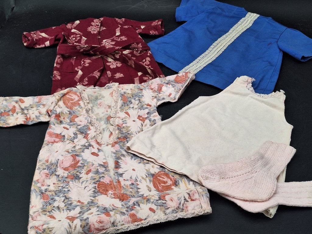 lot oude poppenkleding, jaren 50-60, 5 stuks, Antiek en Kunst, Curiosa en Brocante, Ophalen of Verzenden