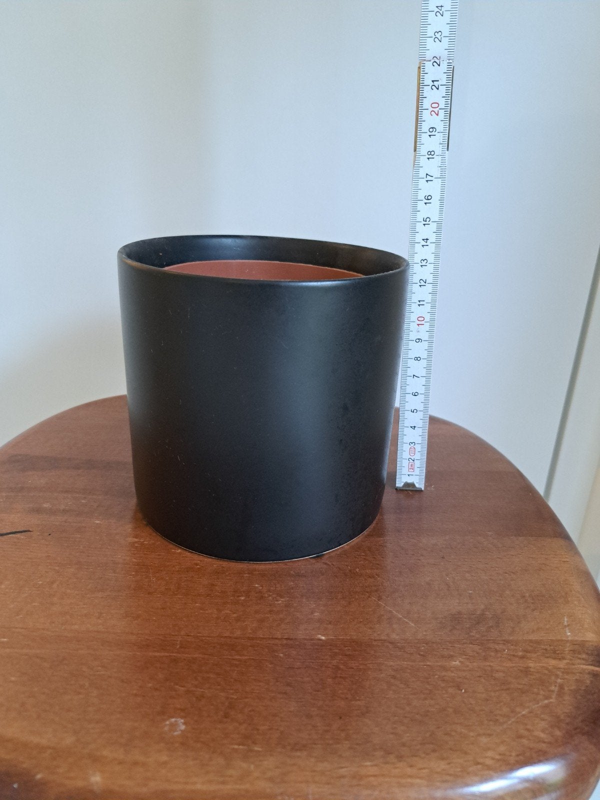 zwarte stenen bloempot, Ophalen