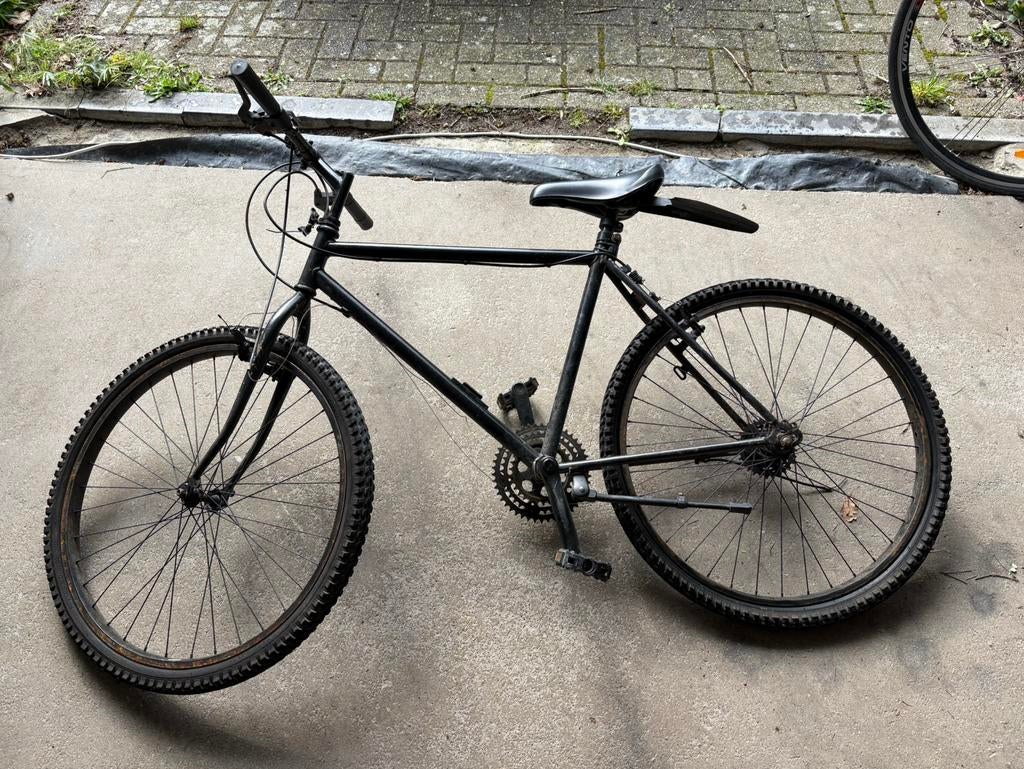Vélo cassé pour pièces (pas de freins/chaîne), Enlèvement, Comme neuf