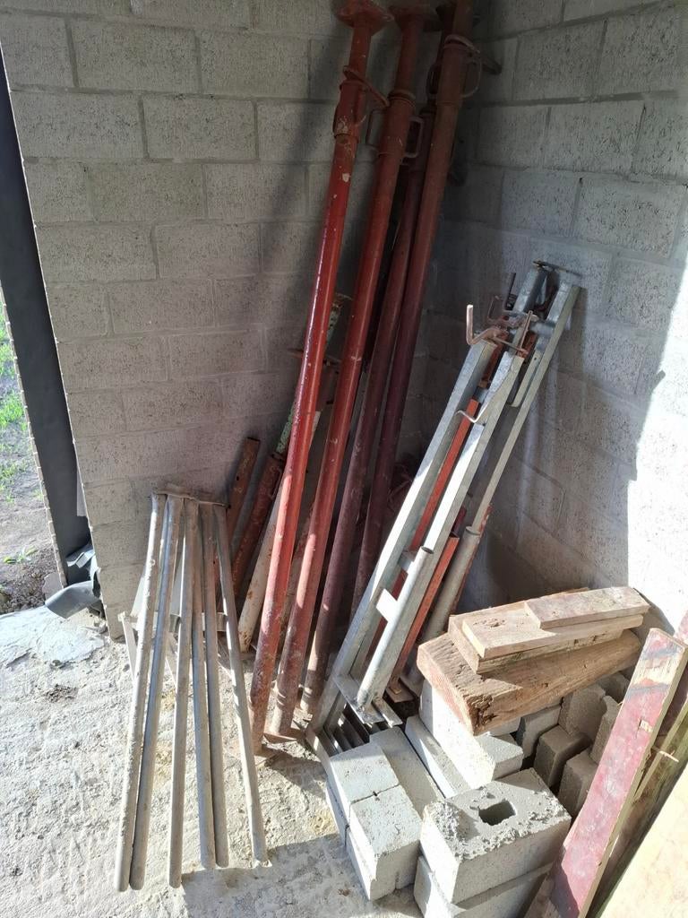 Stutten stippen en betonklemmen, Ophalen