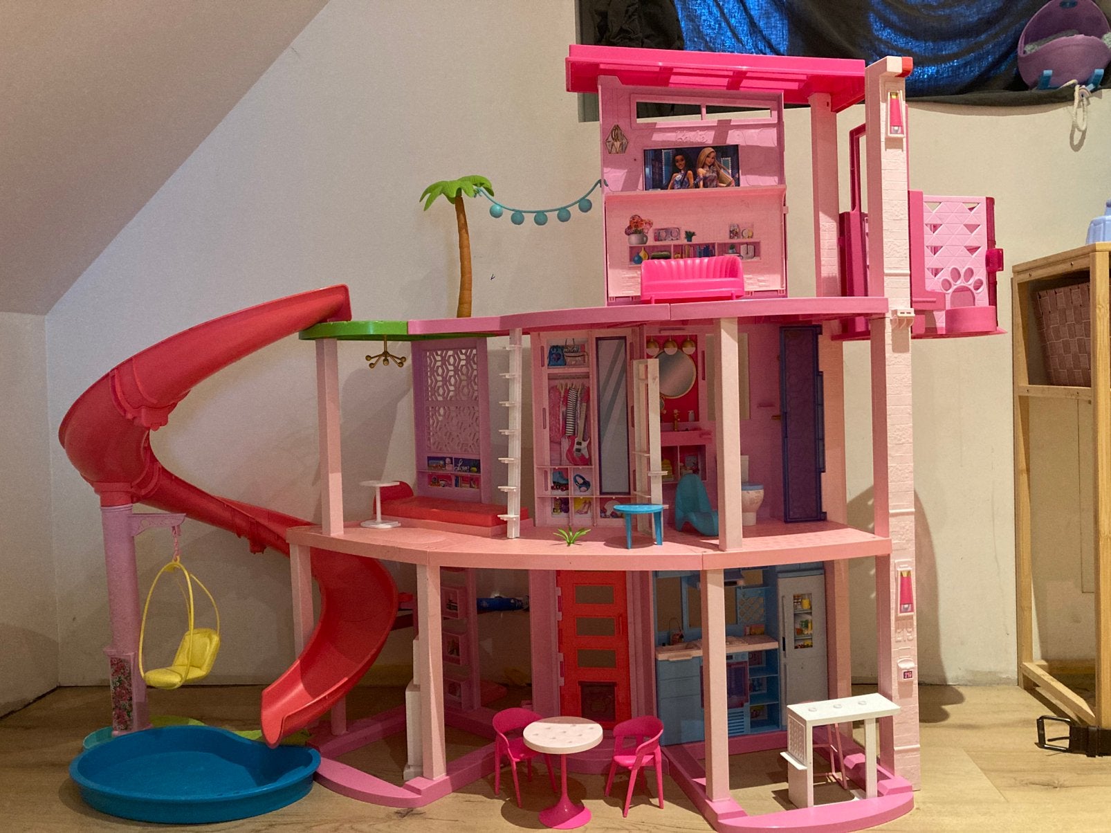 Barbiehuis met toebehoren, Verzenden, Zo goed als nieuw