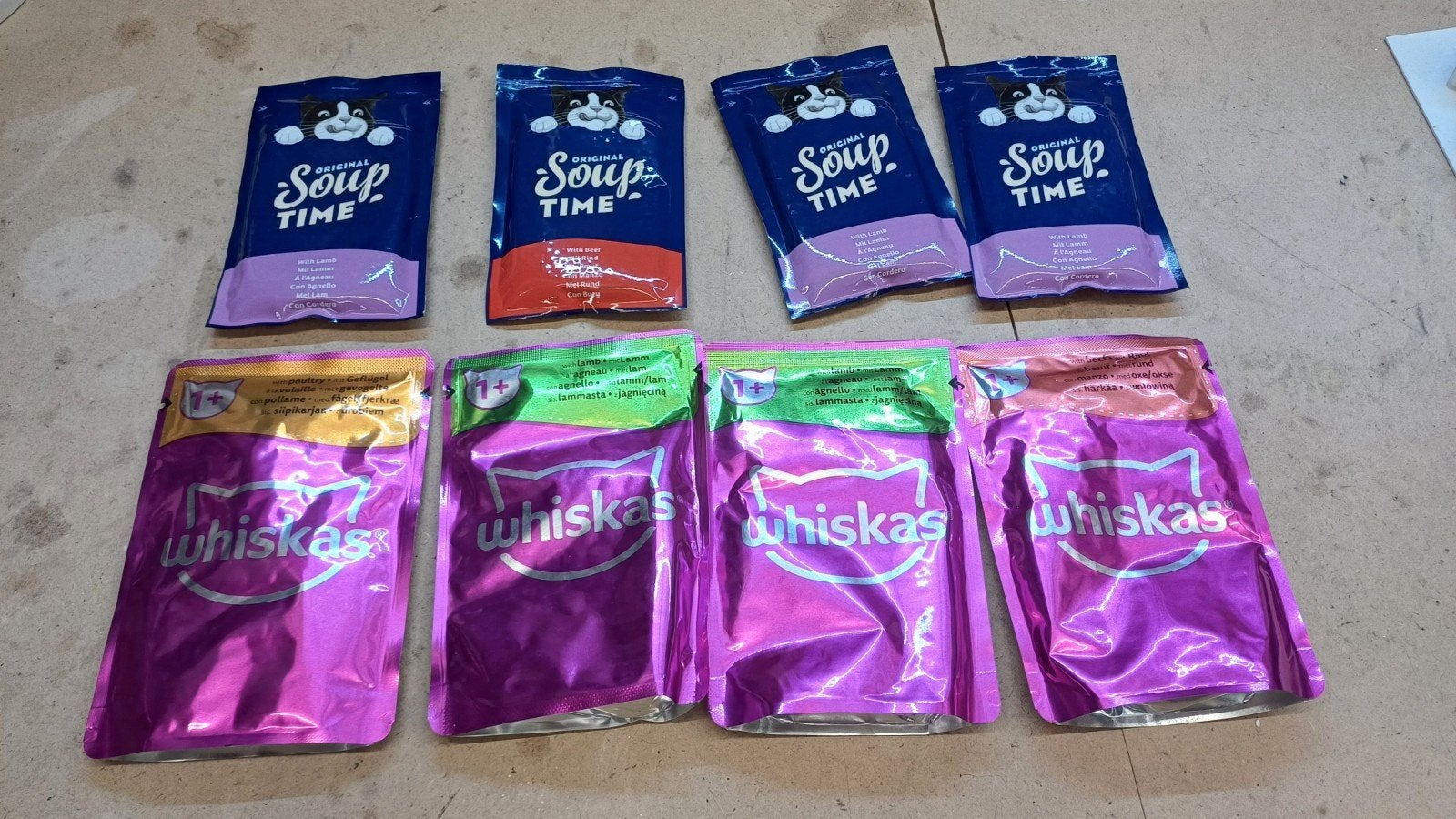 8 sacs de nourriture humide pour chats (neuve), Enlèvement