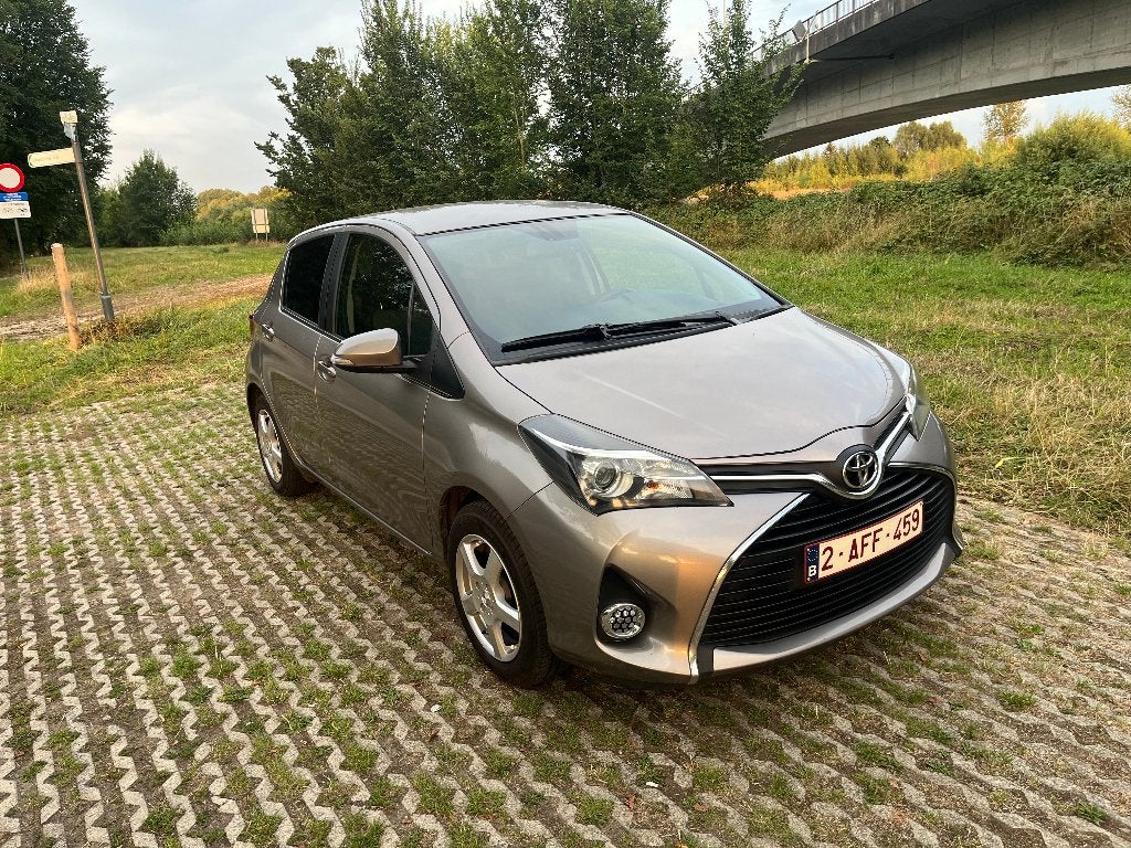 Toyota Yaris 1.33vvt-i 2015, Manueel Benzine, Auto's, Toyota, Voorwielaandrijving, Stof, 4 cilinders, Yaris