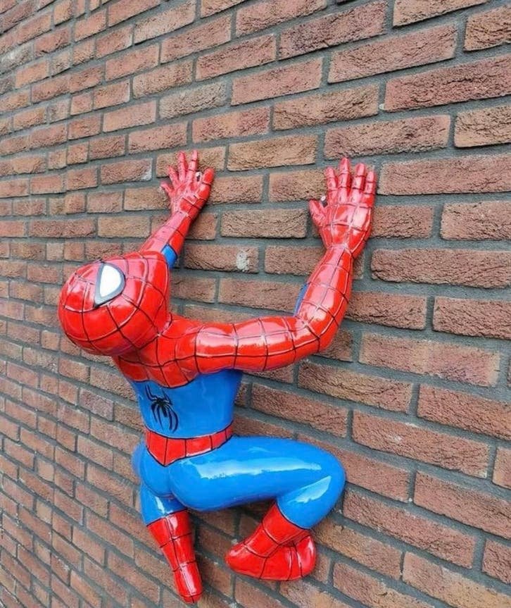 Spiderman Muurdecoratie - Klimmende Spiderman Beeld