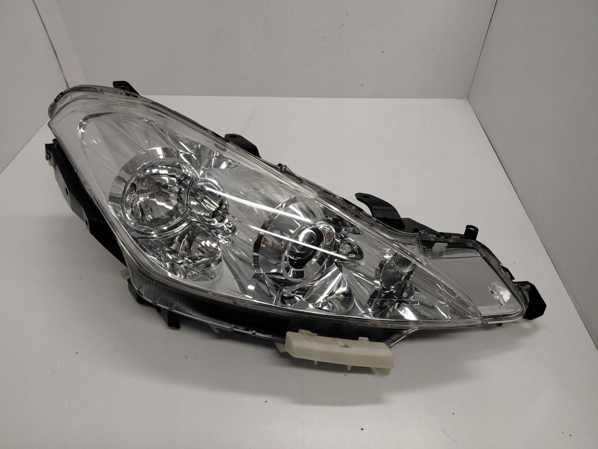 Peugeot 4007 Koplamp Rechts Peugeot, Taurusavenue 1
2132 LS  Hoofddorp, NL, Gebruikt, Contact.group@renault.com, Stellantis N.V.