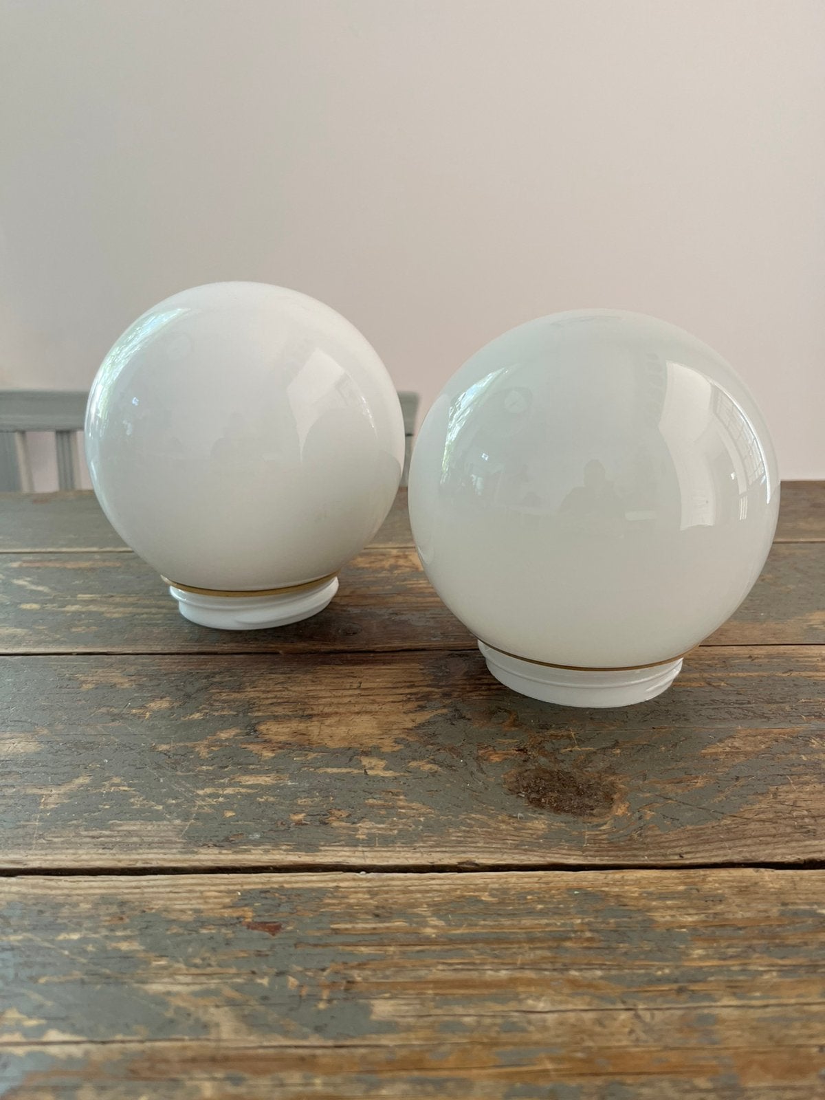 VINTAGE RETRO LAMP BOL MELKGLAS 2 STUKS PLAFOND WAND LAMP, Ophalen of Verzenden, Zo goed als nieuw, Plafondlamp, Vintage