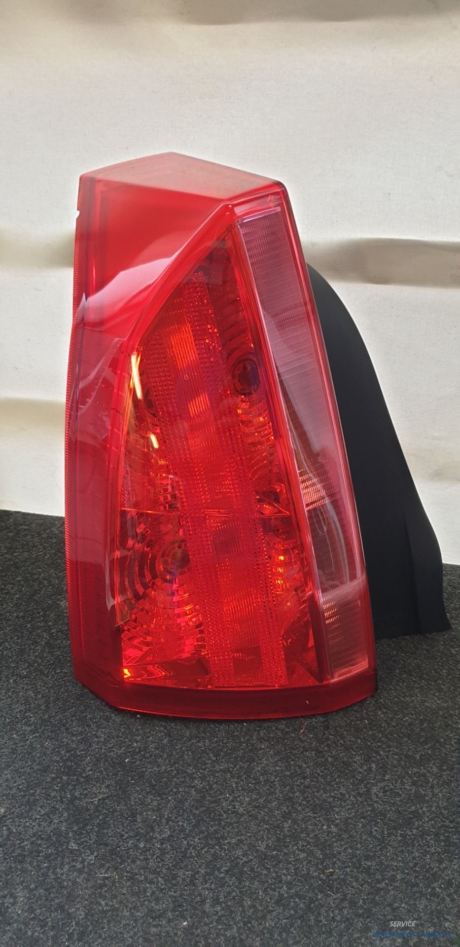 Feu arri re gauche Cadillac BLS berline 67757971 d'origine d, Cadillac, Info@gm.com, Utilisé, Renaissance Center 300
48265  Detroit