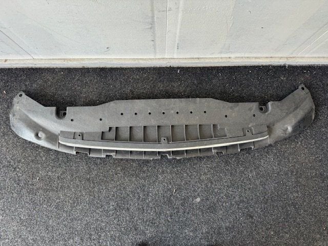 Mercedes S Klasse W222 Bodemplaat Bumperlip A2225200400, Autos : Pièces & Accessoires, Utilisé, -, Avant, -