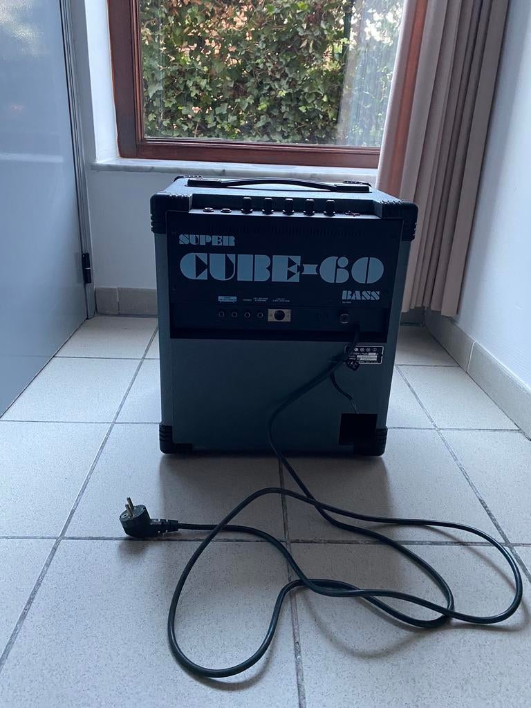 Versterker Roland Bass Gitaar, Muziek en Instrumenten, Versterkers | Bas en Gitaar, Ophalen, Gebruikt