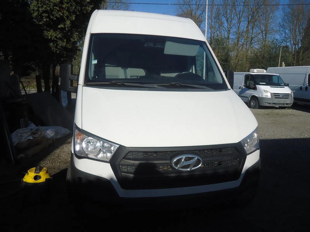 Hyundai H 350 L2H2;2.5d ,150 pk ,180 dkm,airco,cruise,achter, Autos, Euro 5, Achat, Boîte manuelle, Noir