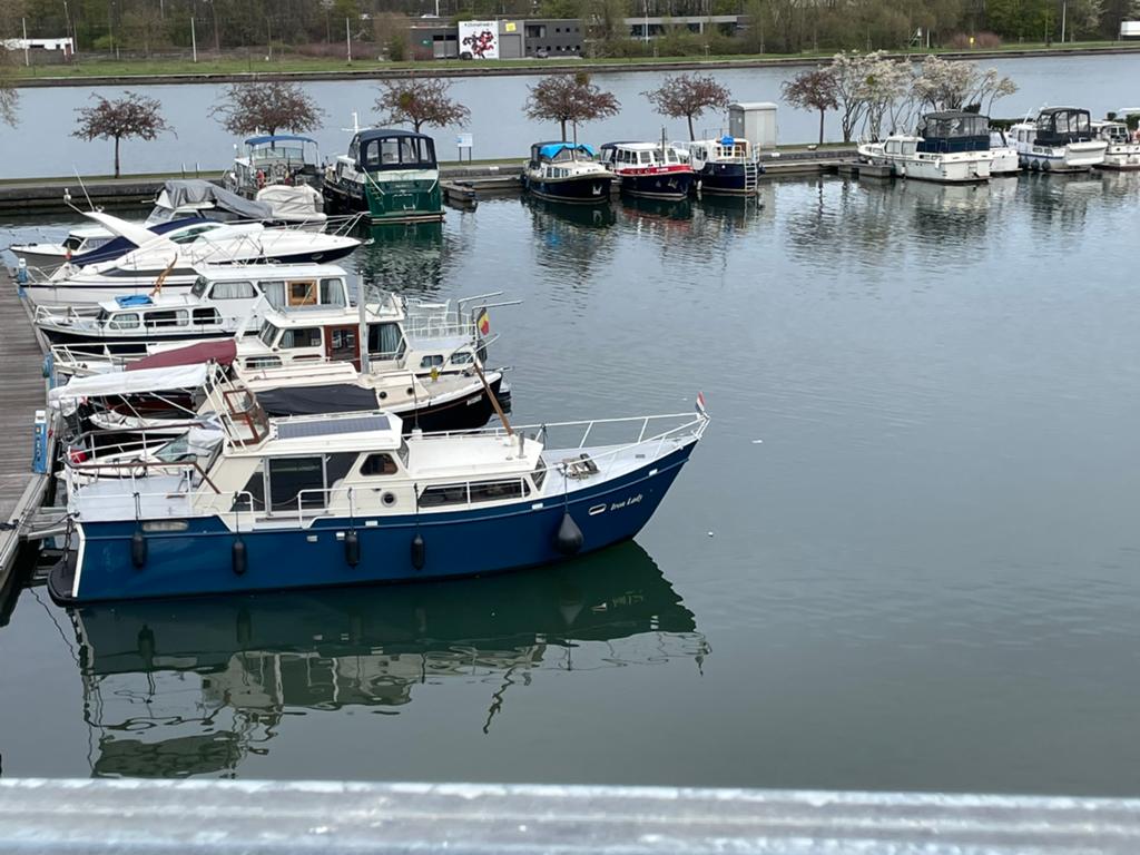 Cabinier bleu à vendre, Watersport en Boten, Motorboten en Motorjachten, Staal, Overige merken, Gebruikt, 11 m