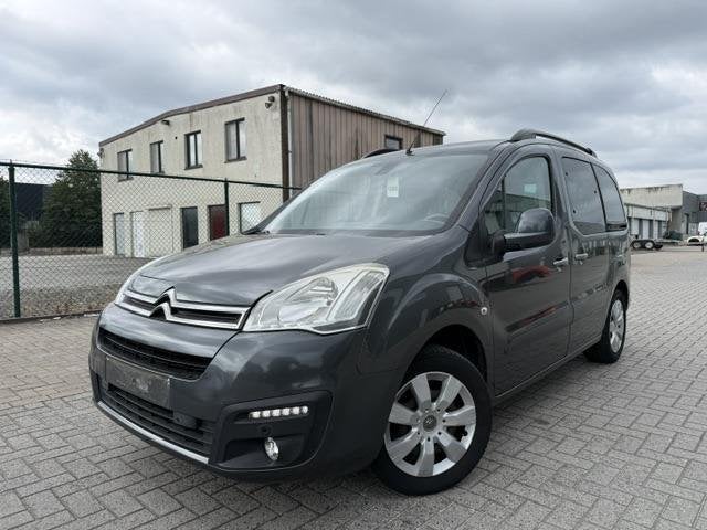 Citroen Berlingo 1.2 Benzine | Trekhaak | 5 zit | 1 JAAR GAR, Voorwielaandrijving, Monovolume, Gebruikt, 1295 kg