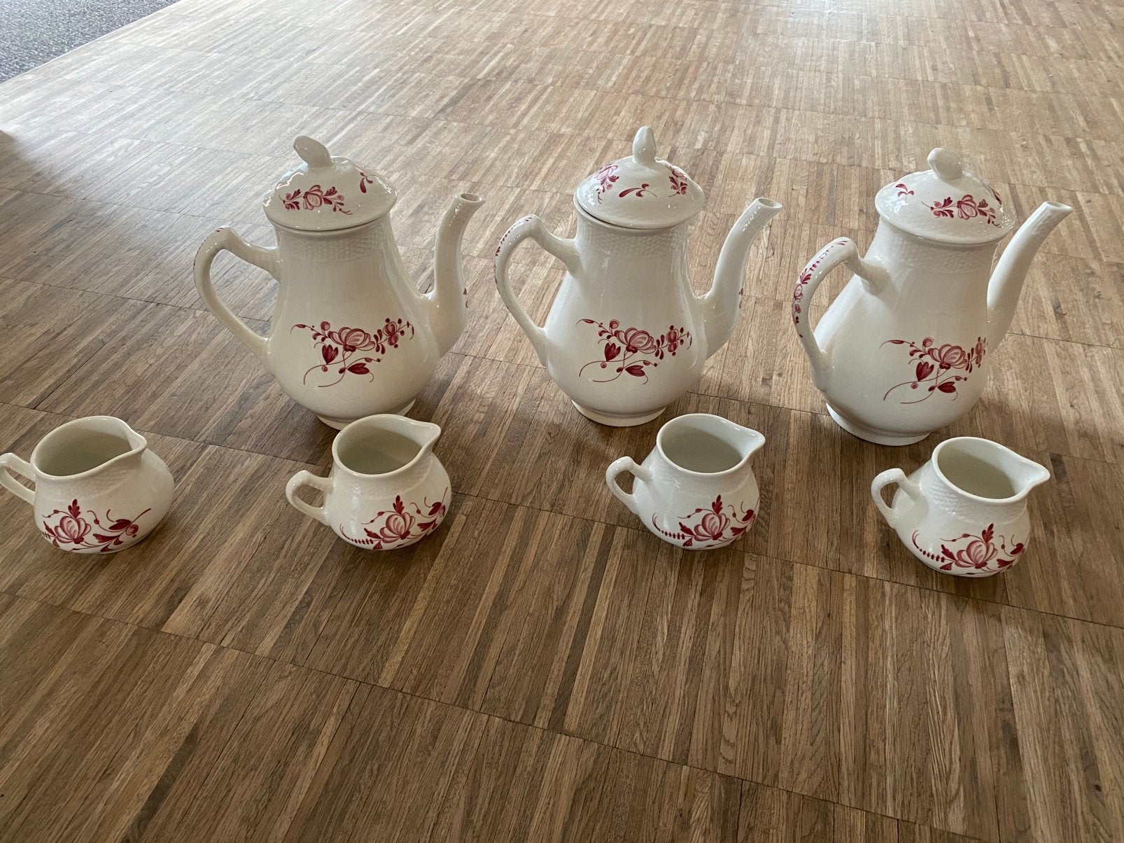 Set van 3 koffiekannen met bijhorende melkkannetjes, Antiquités & Art, Antiquités | Services (vaisselle) complet, Enlèvement