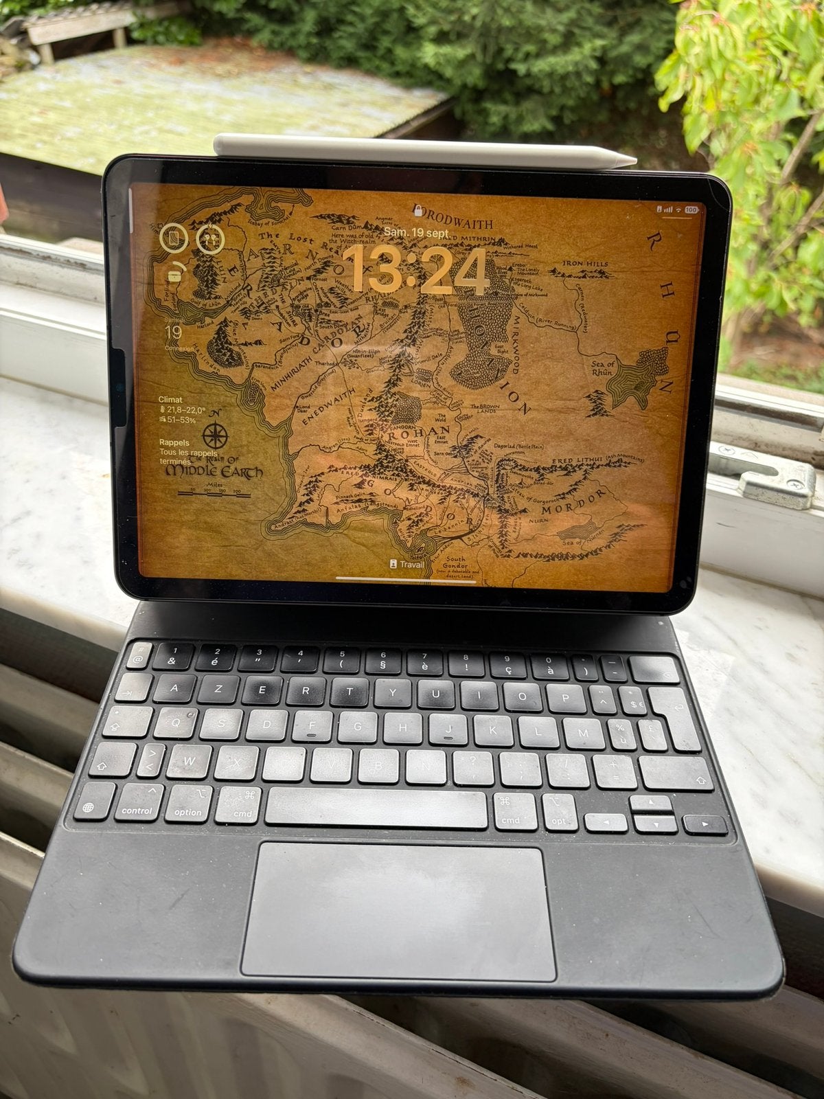iPad Air 5 wifi + cellulaire + coque Apple Magic Keyboard, Informatique & Logiciels, Enlèvement ou Envoi, Utilisé, Coque