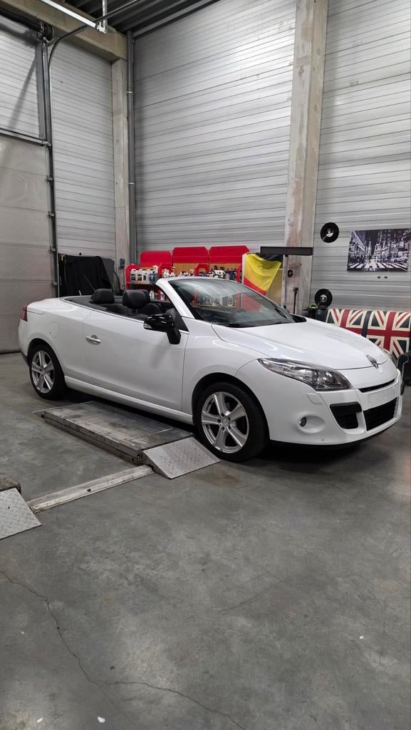 RENAULT MEGANE AUTOMATIC.CABRIO, Auto's, Renault, Bedrijf, Te koop, Mégane, Diesel, Euro 5, Cabriolet, Automaat, Wit, Leder, Dealer onderhouden