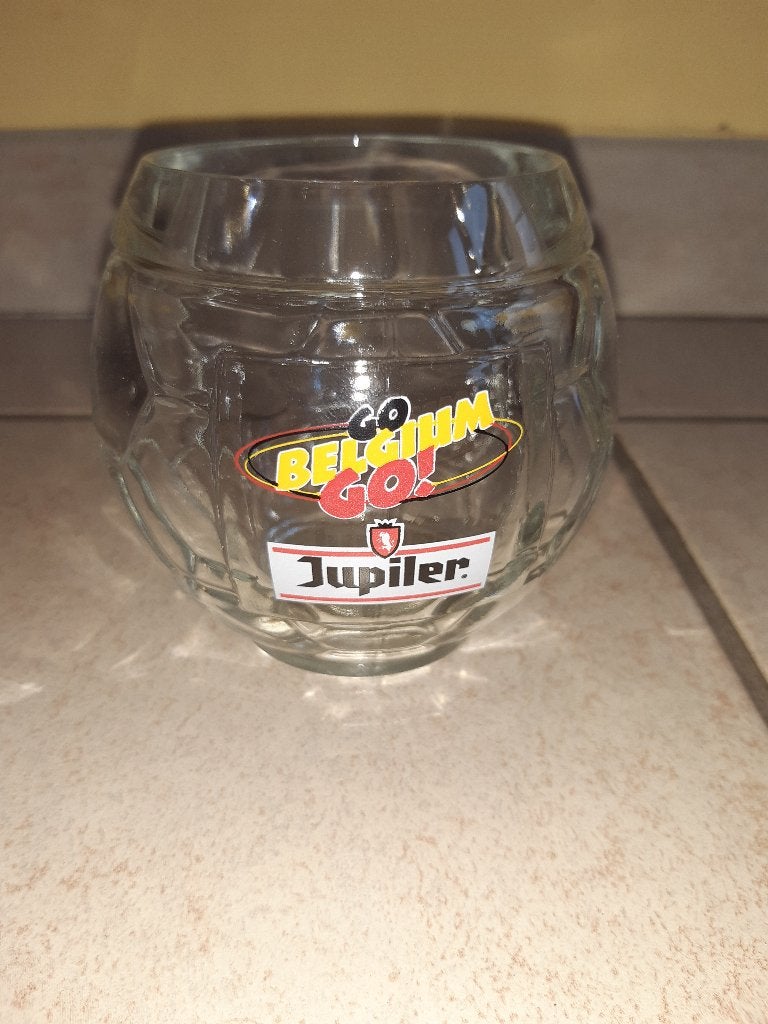 glas Jupiler 25 cl voetbalvorm doos (12 st), Verzamelen, Biermerken, Ophalen, Nieuw, Glas of Glazen, Jupiler