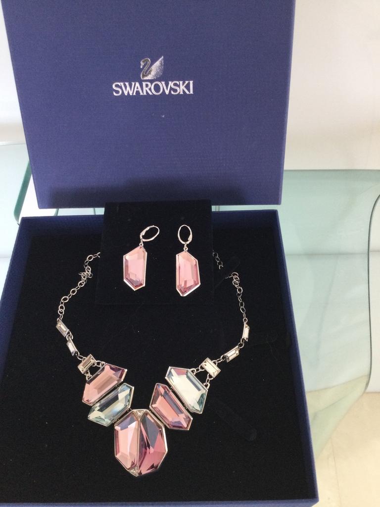 SWAROVSKI, Overige materialen, Nieuw, Ophalen of Verzenden, Roze