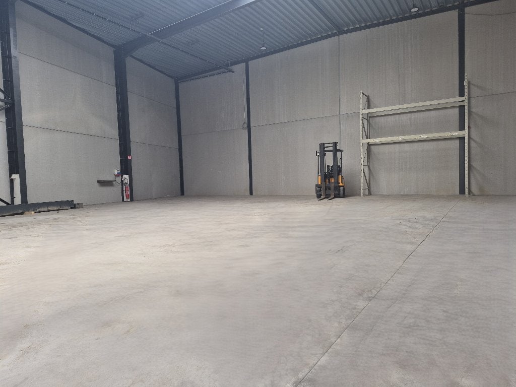 KMO Unit 361m2 - € 1 356/m2-  bureel en 3 parkeerplaatsen, Autres types, Hooglede, Ventes sans courtier