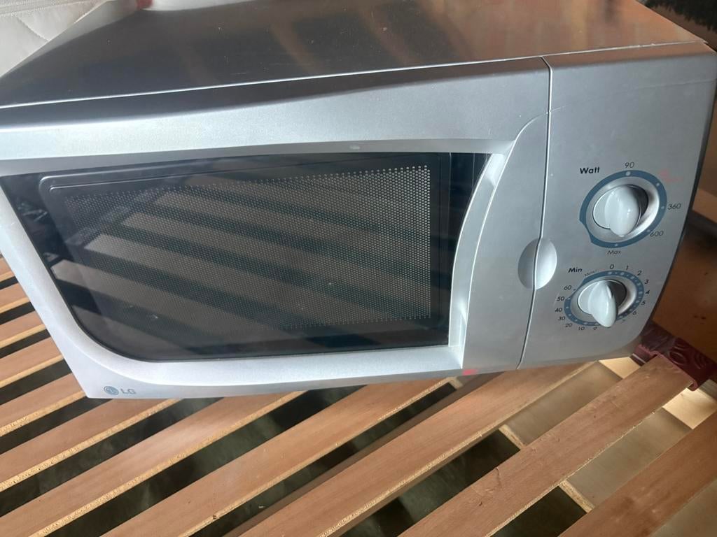 Microgolf oven, Elektronische apparatuur, Ophalen, Microgolfoven, Zo goed als nieuw, Draaiplateau