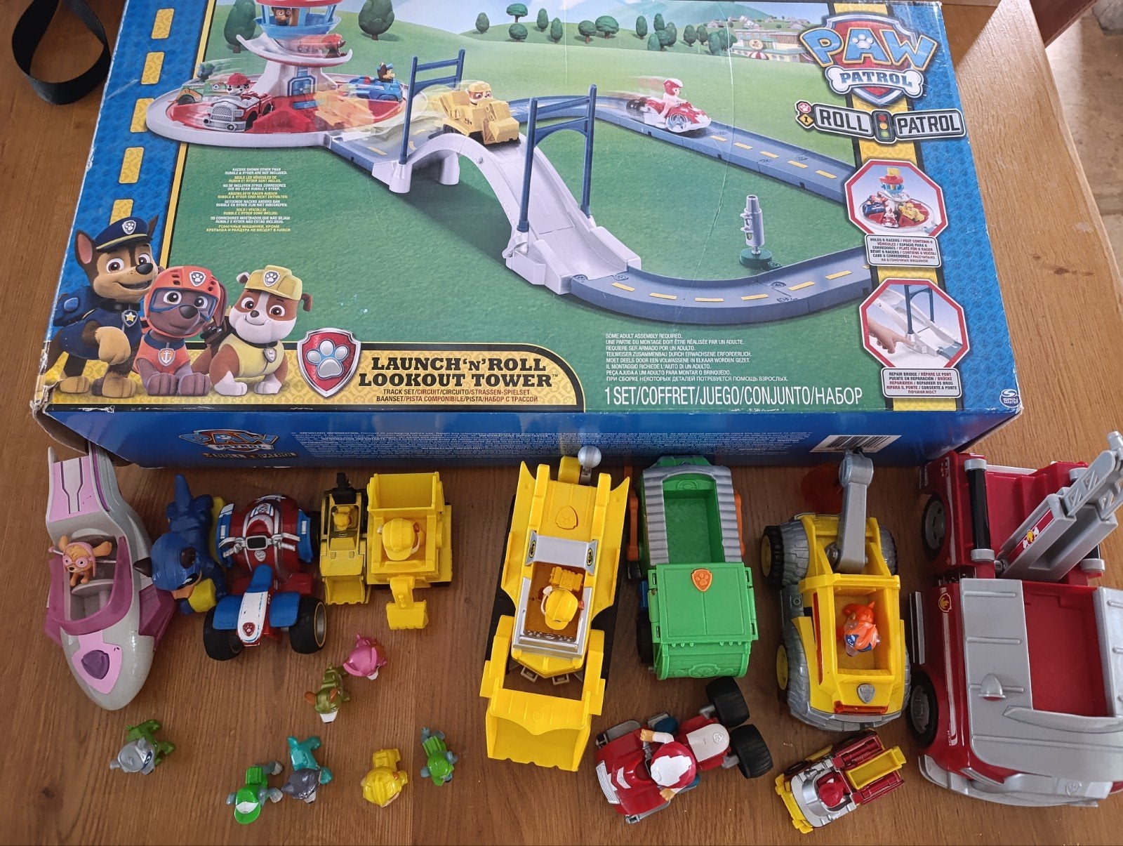 Paw patrol circuit + uitkijktoren + auto's + popjes, Enlèvement