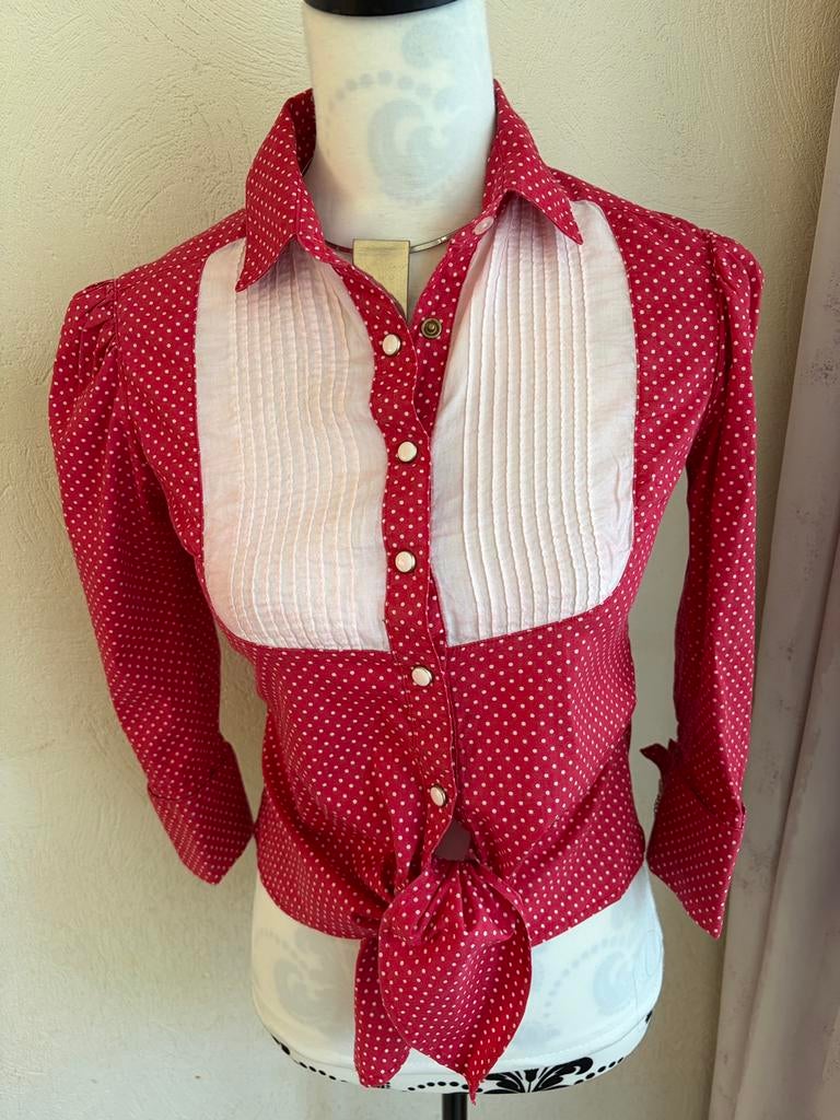 Amy Gee rood shirt met witte stippen maat xs, Kleding | Dames, Blouses en Tunieken, Ophalen of Verzenden, Zo goed als nieuw