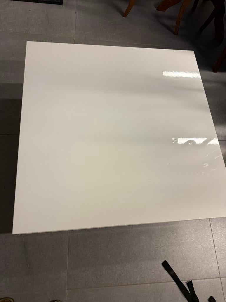 Witte vierkanten Ikea salontafel van 95 cm op 95 cm, Huis en Inrichting, Tafels | Salontafels, Ophalen, Zo goed als nieuw