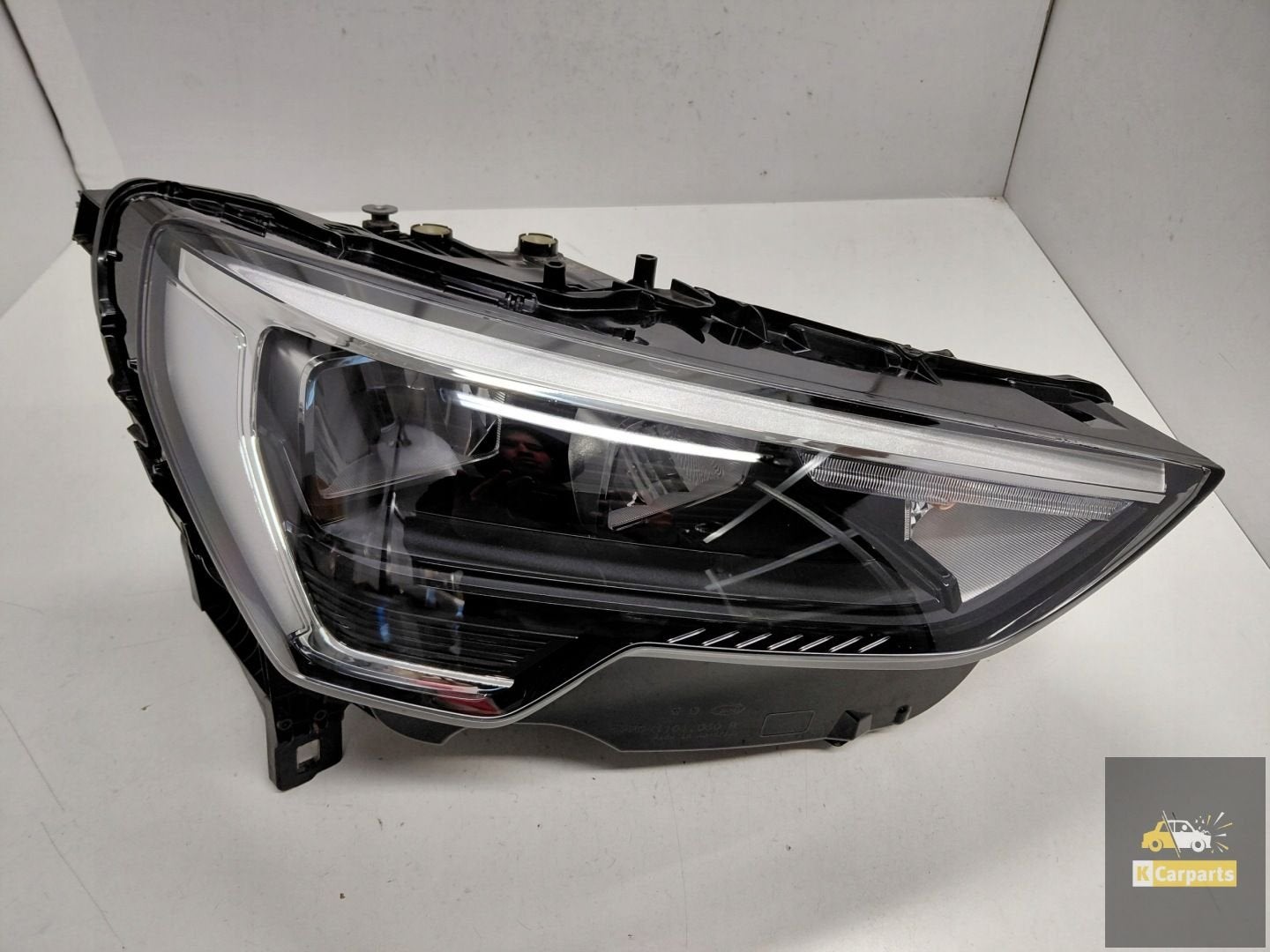 83A.941.012, Ampoule LED droite id ale pour Audi Q3 83A II, AUDI AG, Auto-Union-Strasse 1
85045  Ingolstadt, DE, Audi, Utilisé