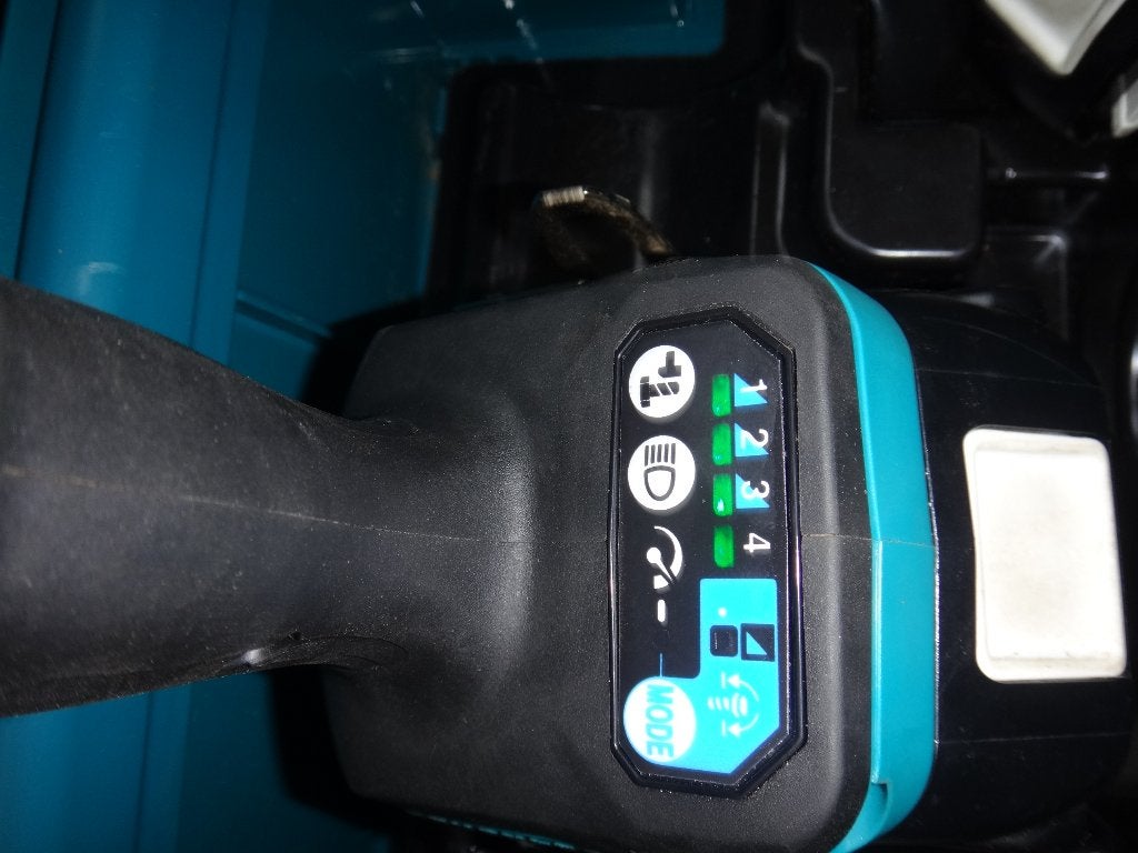 Makita DTW 300 moerloper en gereedschap, Ophalen, Gebruikt