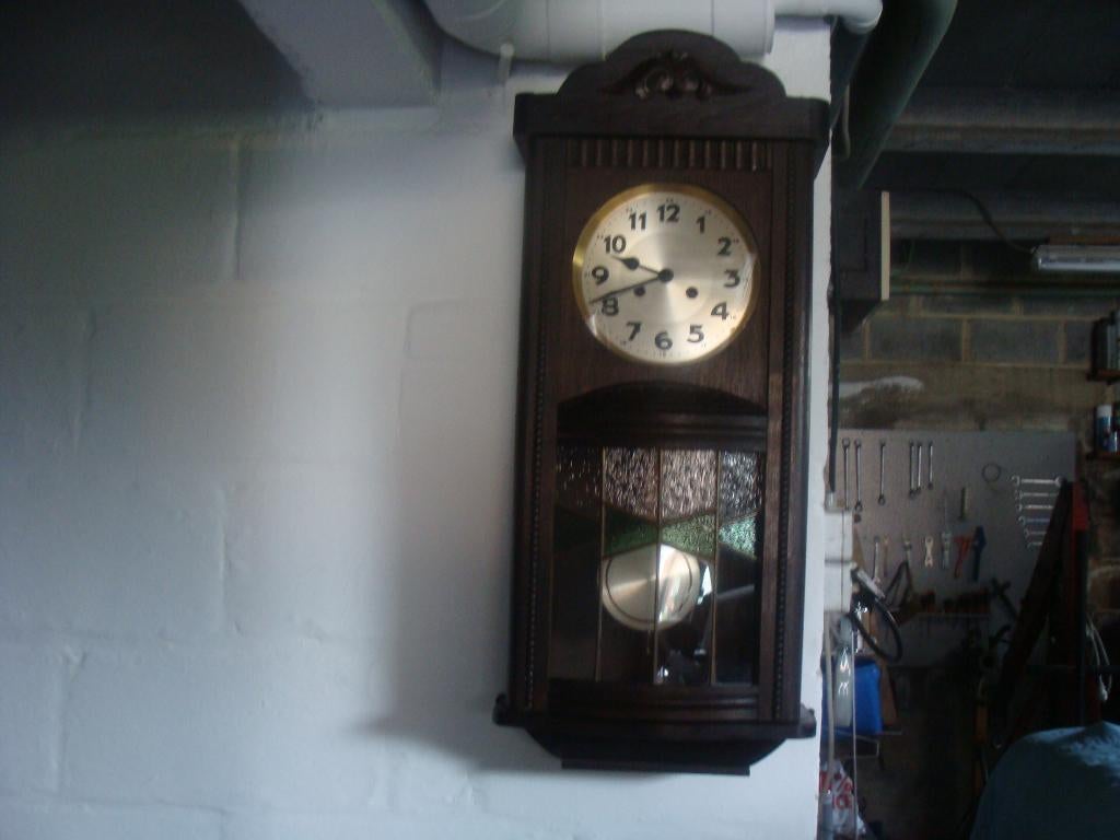 Ancienne pendule avec balancier et clé, Enlèvement