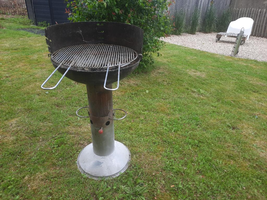 Bbq, Tuin en Terras, Houtskoolbarbecues, Ophalen, Gebruikt, Overig