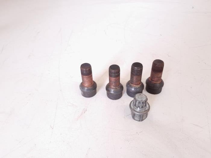 Kit verrouillage roue d'un Volkswagen Golf, Volkswagen, -, 3 mois de garantie, Utilisé