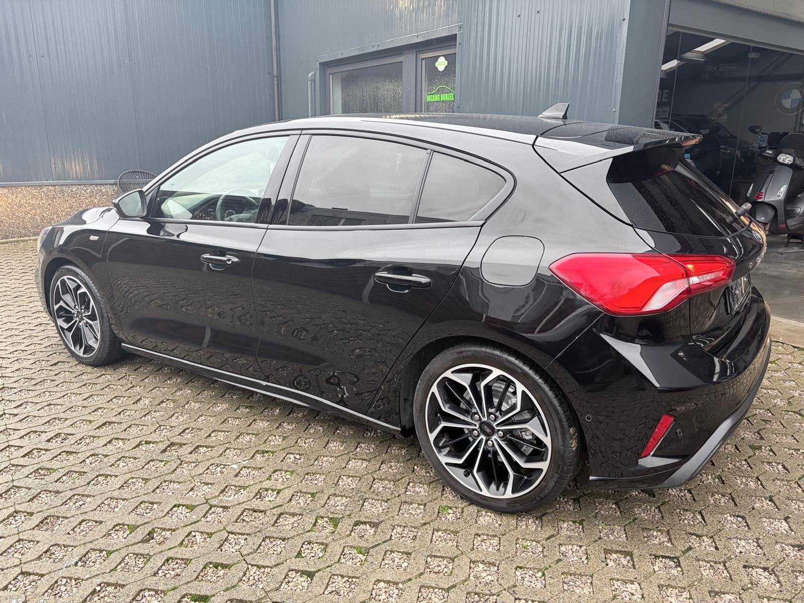 Ford Focus ST line - benzine - Slechts 58000 km, Autos, Ford, Euro 6, Entreprise, Noir, 5 portes
