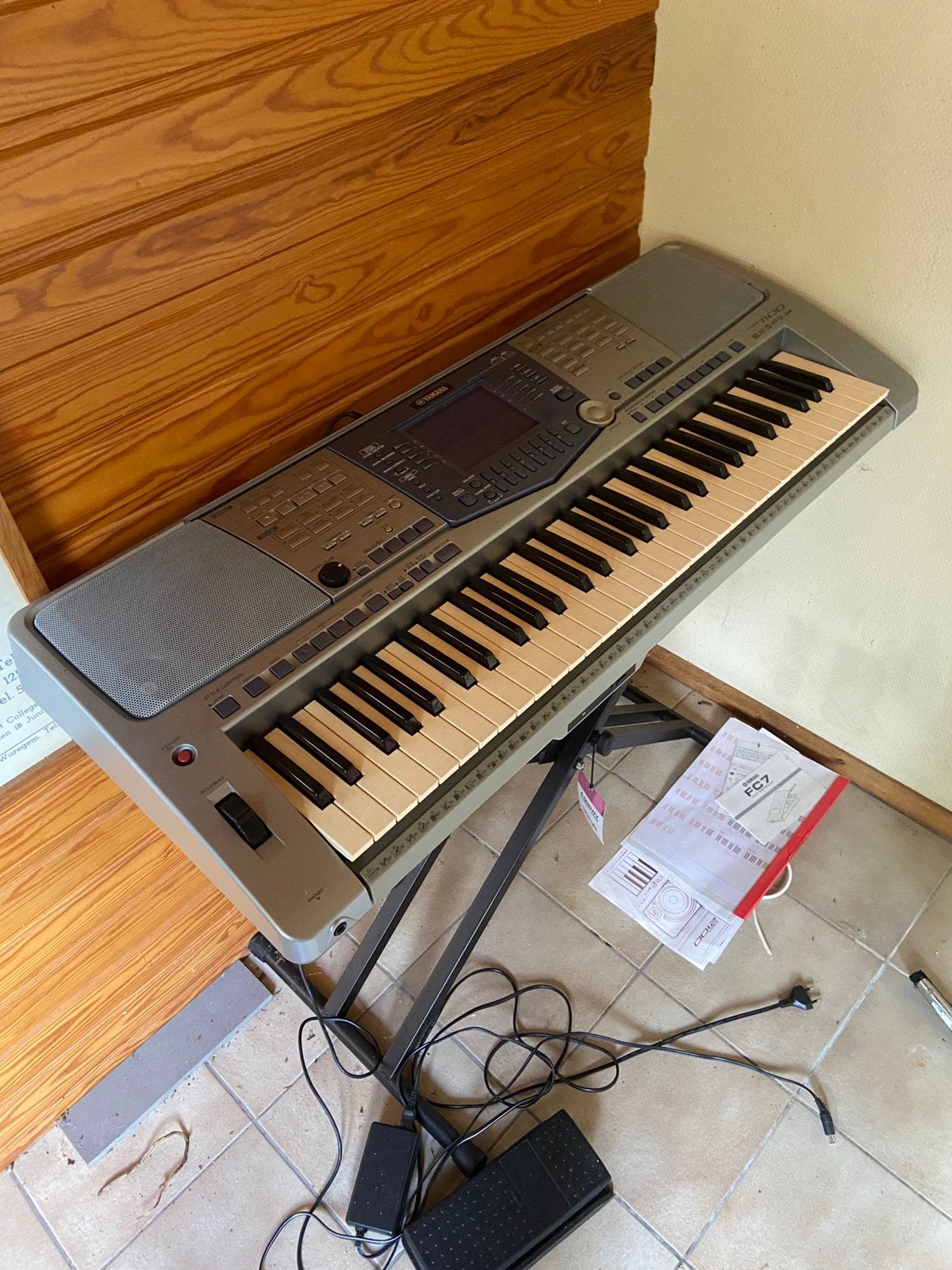 Keyboard Yamaha psr 1100 met statief, Enlèvement, Utilisé