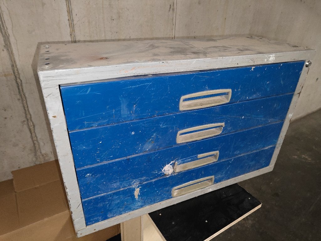 metalen kast, Ophalen