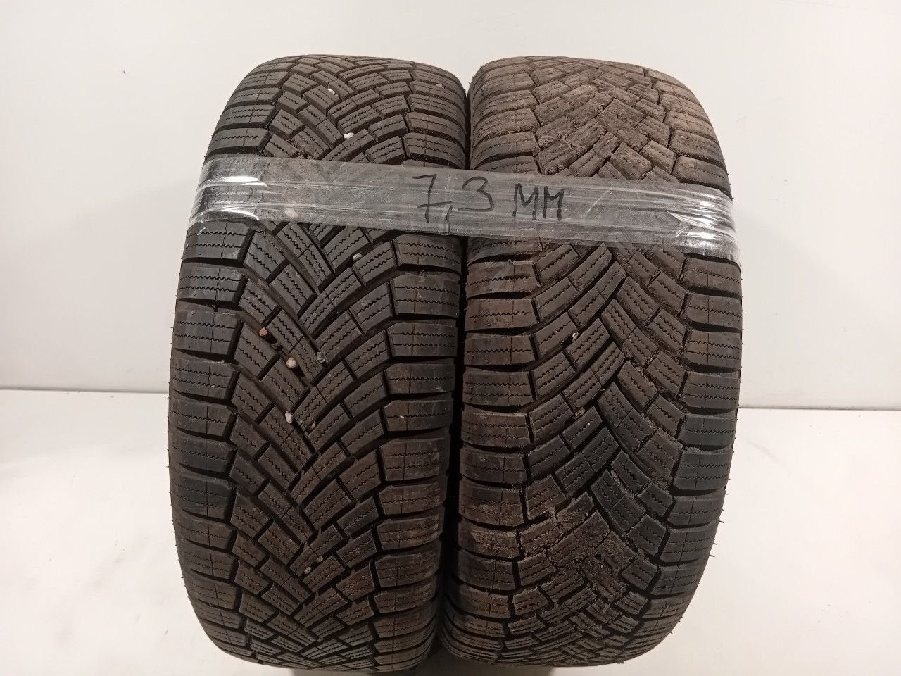 Bandenset 2 stuks 4-Seizoenen 185 60 R14, Auto-onderdelen, Banden en Velgen, Van der Ven Autorecycling B.V., Gebruikt, Ettenseweg 76, 4706 PB Roosendaal, The Netherlands