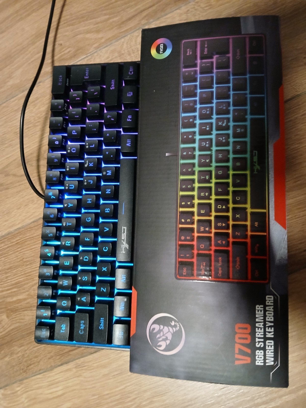Clavier RGB V700 Streamer, Informatique & Logiciels, Enlèvement, Utilisé, Qwerty, Hot-swappable
