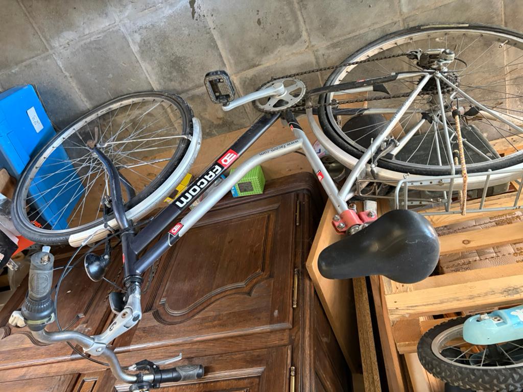 Vélos (voir photos), Enlèvement