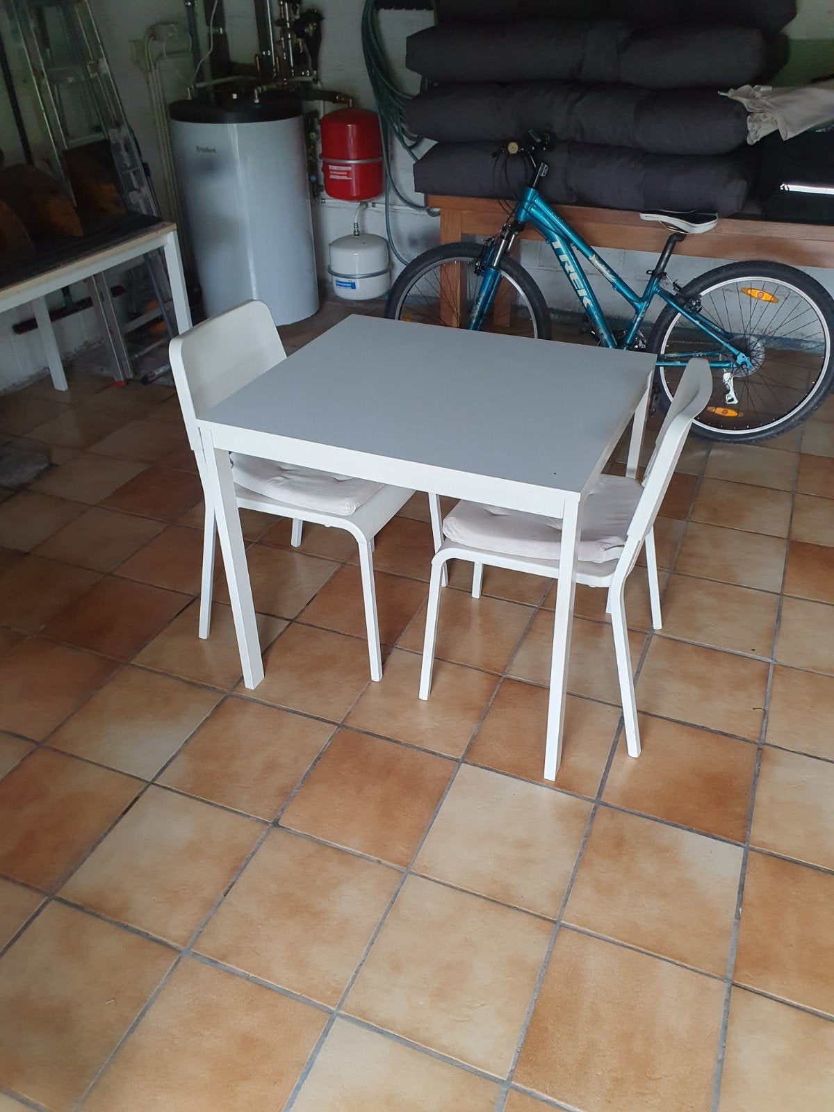 uitschuifbare tafel + 2 stoelen met kussens, Ophalen