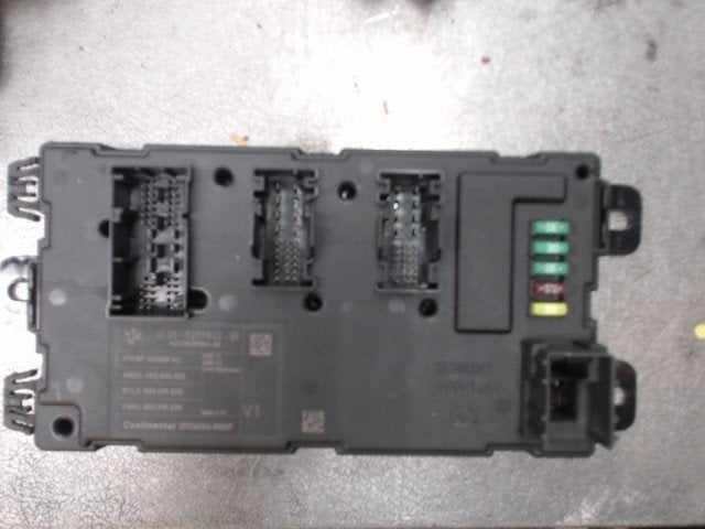 Boitier fusibles 2 BMW F20 2011-2015 A2C30450006 (446), Autos : Pièces & Accessoires, Enlèvement, Utilisé, BMW