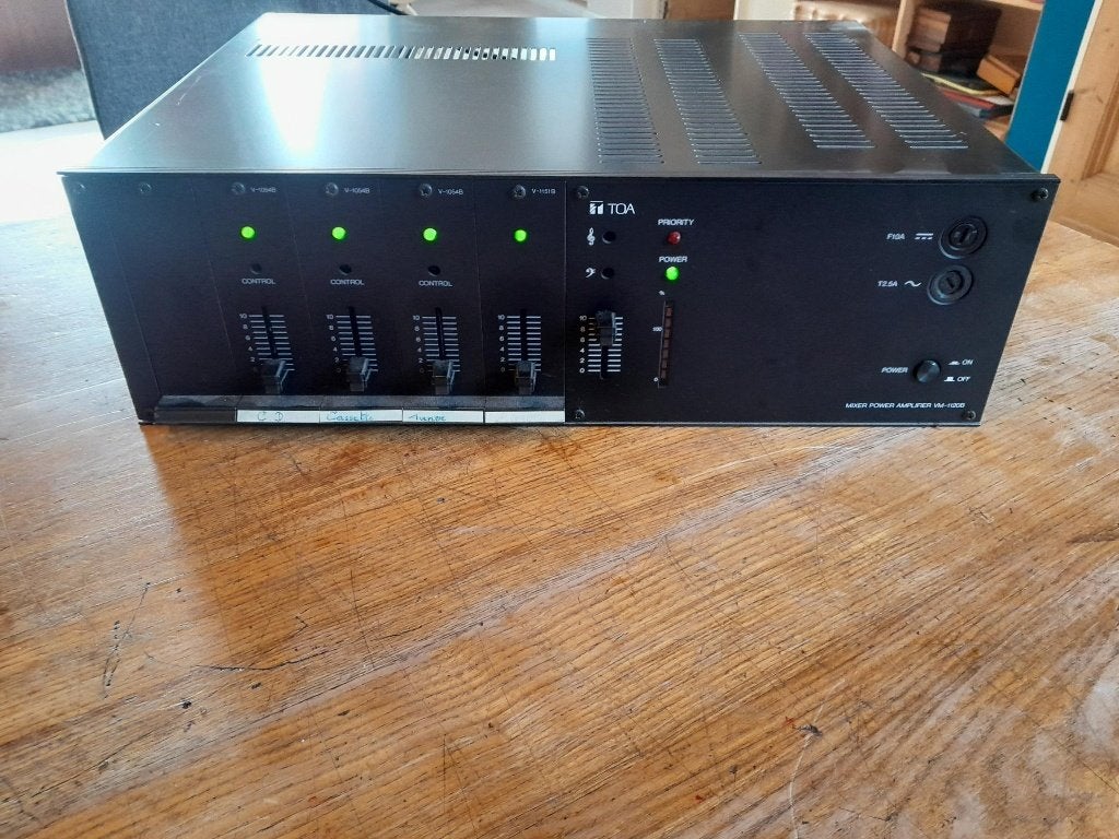 Toa versterker, Ophalen of Verzenden, Gebruikt, Minder dan 500 watt, Overige typen