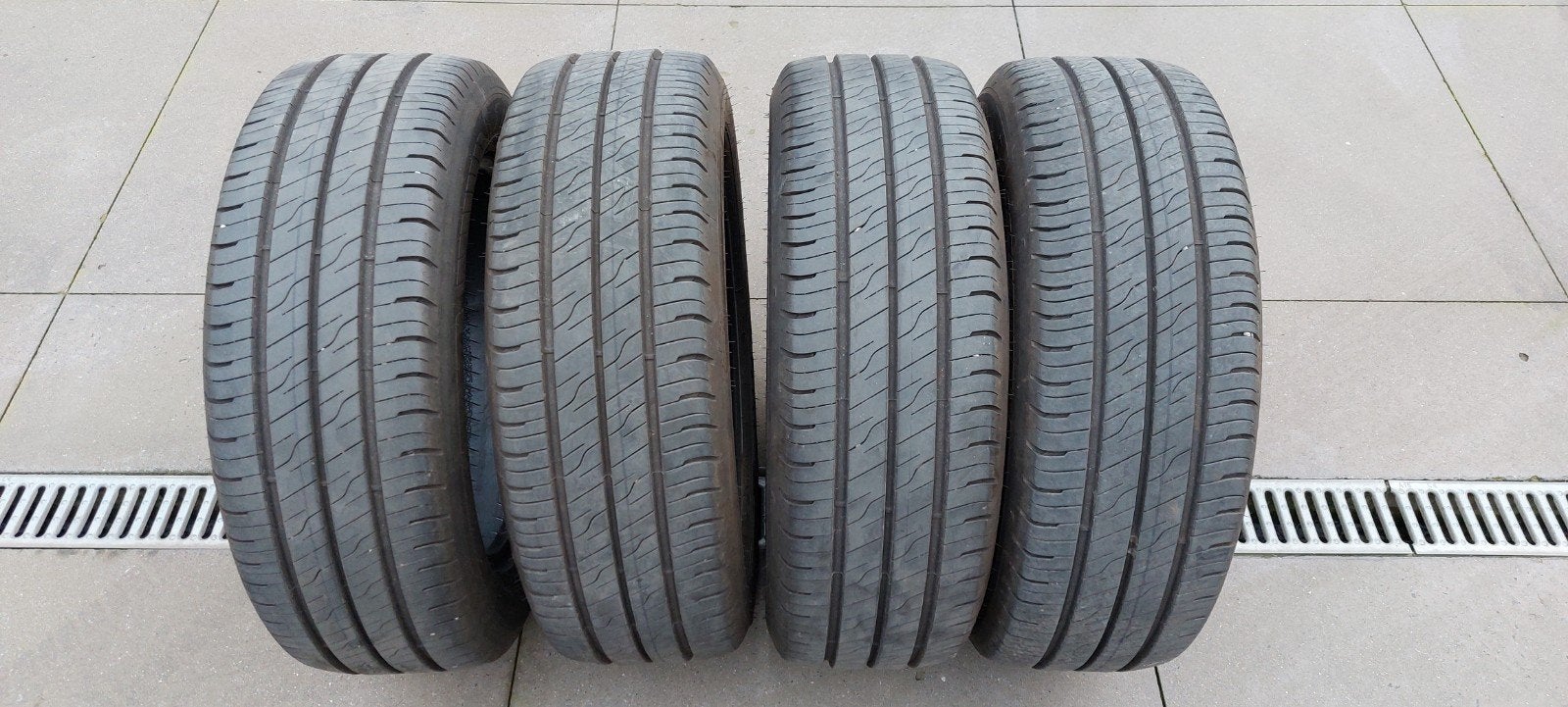 Goodyear 215/60 R17C cargo 2 pour camionnette comme neuf, Autos : Pièces & Accessoires, Pneus été, Pneu(s)