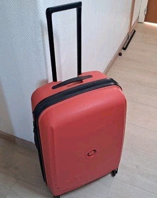 Delsey trolleykoffer met 4 wielen, harde schaal +_62/40 cm, Ophalen, Zo goed als nieuw, Wieltjes
