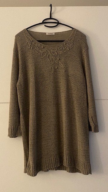 Kaki trui met fantasiebroderie, Kleding | Dames, Maat 46/48 (XL) of groter, Ophalen of Verzenden, Zo goed als nieuw, Damart