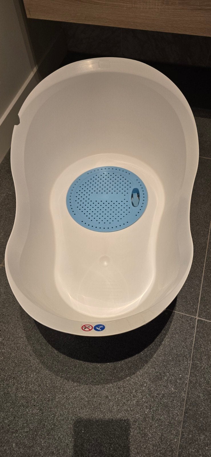 baignoire bébé à donner avec quelques accrocs, Enfants & Bébés, Enlèvement, Utilisé, Baignoire, Autres marques