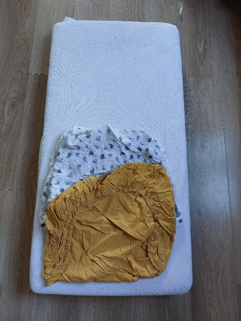 Matelas bébé + 3 housses, Enfants & Bébés, Enlèvement, Utilisé, Lit